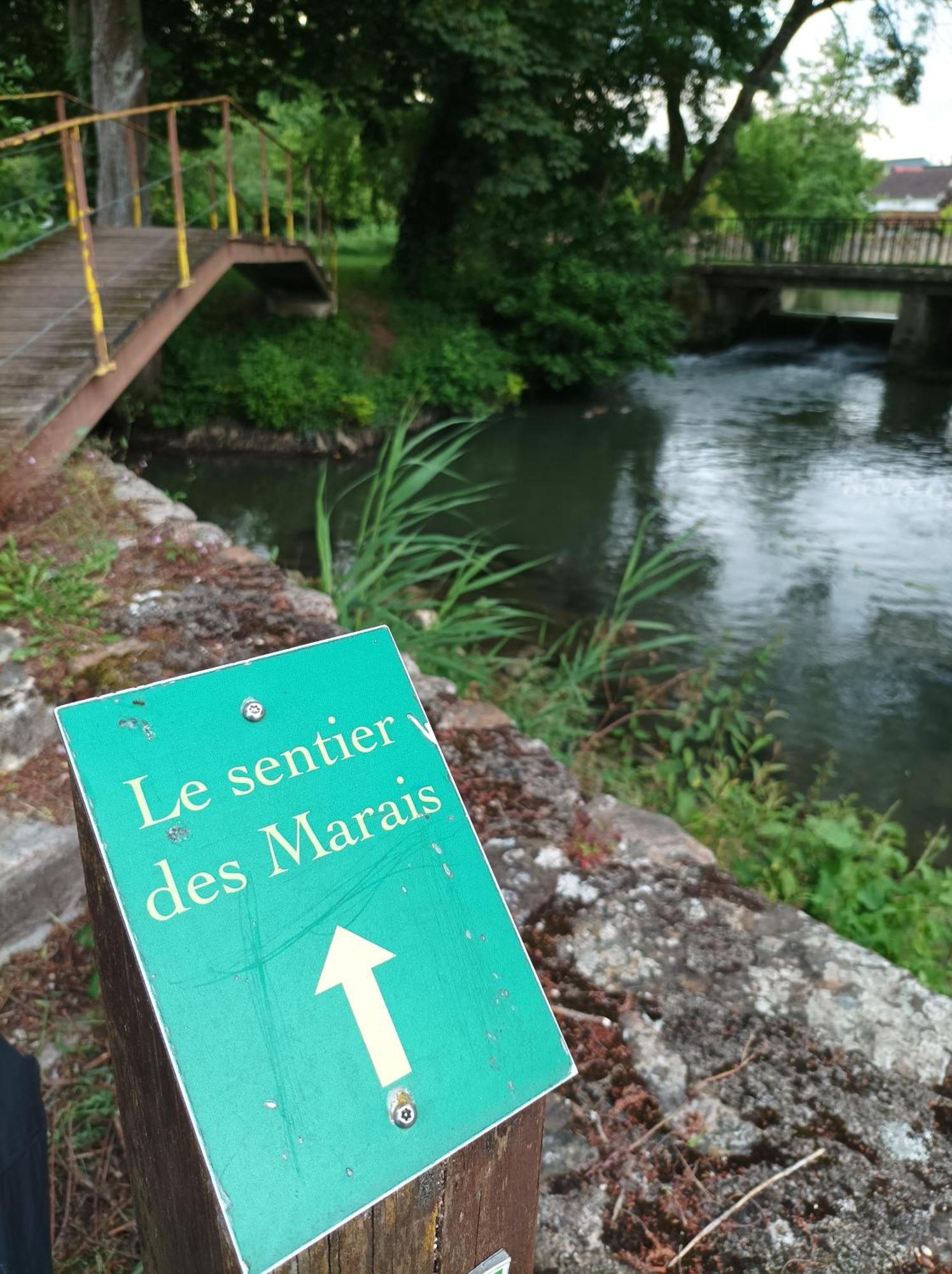 La Maison Au Bord De L'Eau Gracay Luaran gambar